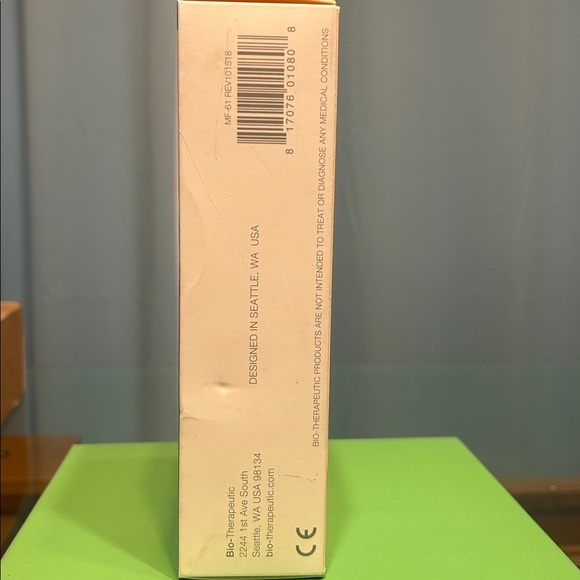 BT SONIC Cleansing Brush in Blue and White - Picture 2 of 4